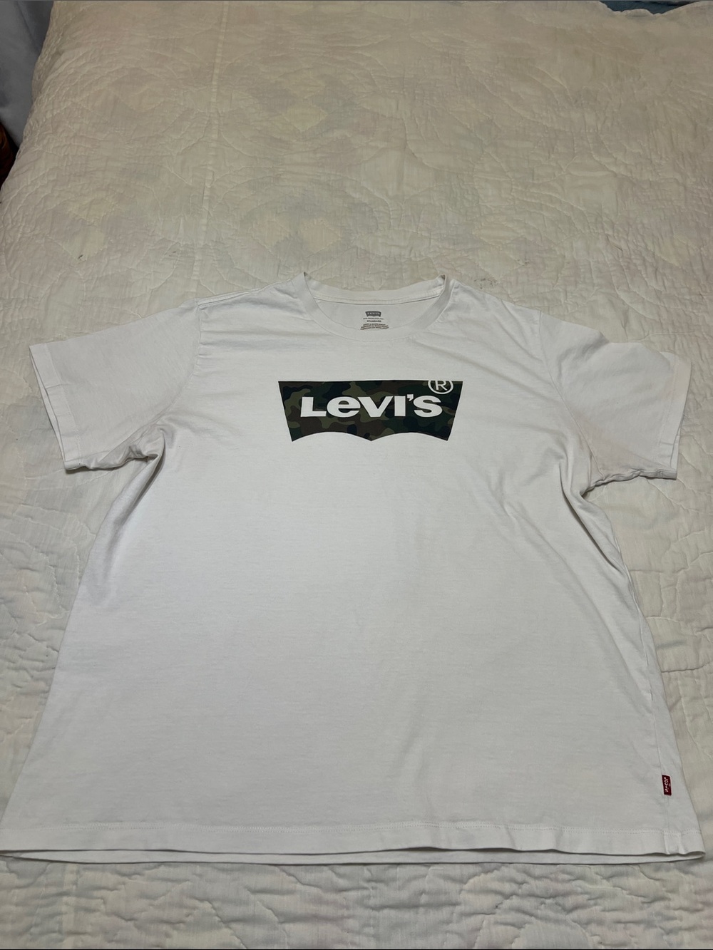 Levi's White Short-Sleeve Tee with Camouflage Logo